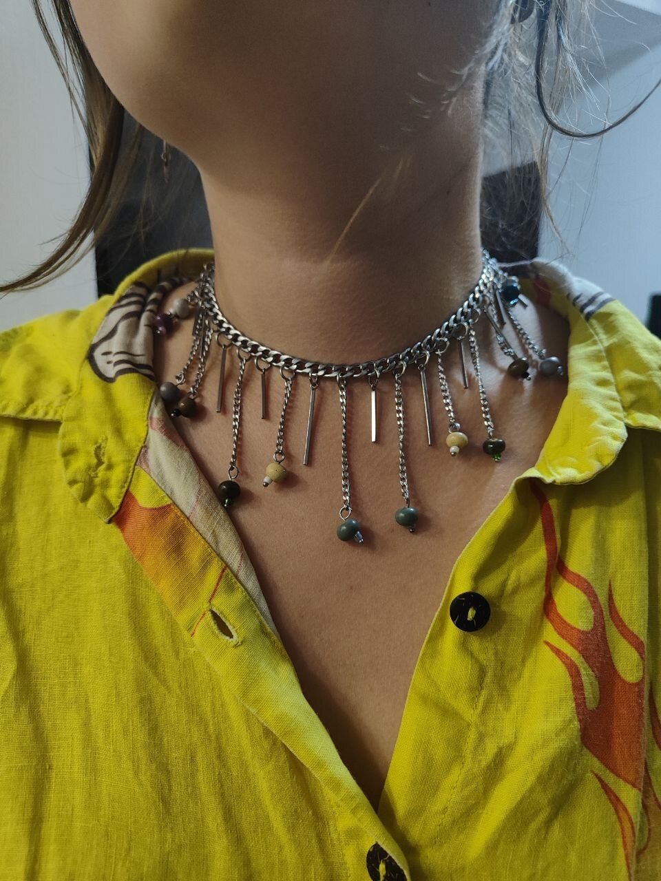 Fringe choker of chain, bars and beads, worn